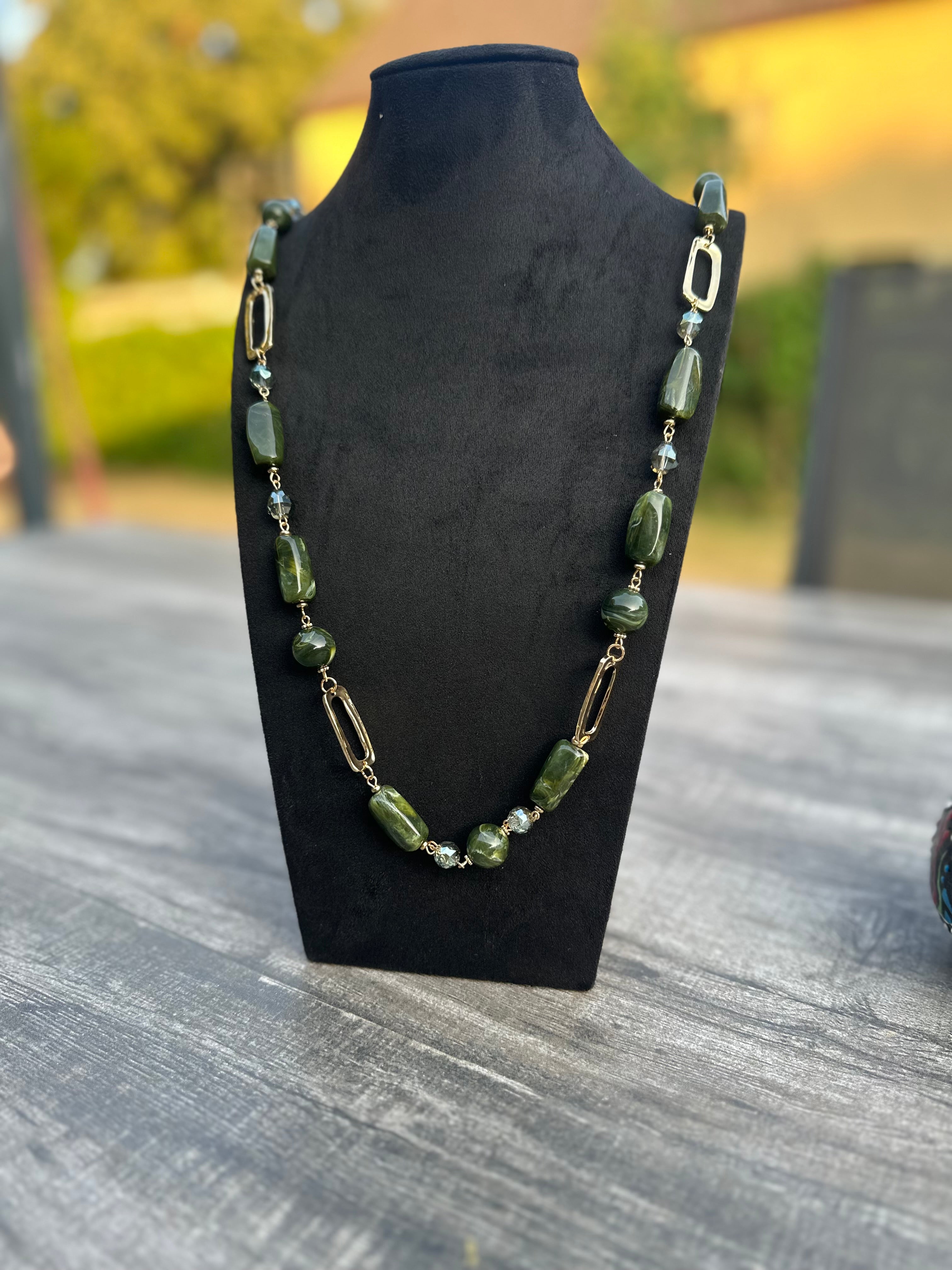 Groene kralenketting met gouden schakels